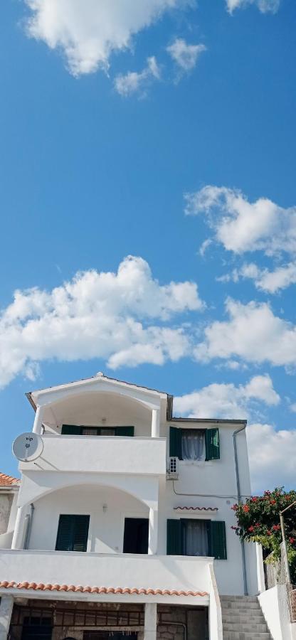 Apartment Silvija Vinišće Екстериор снимка
