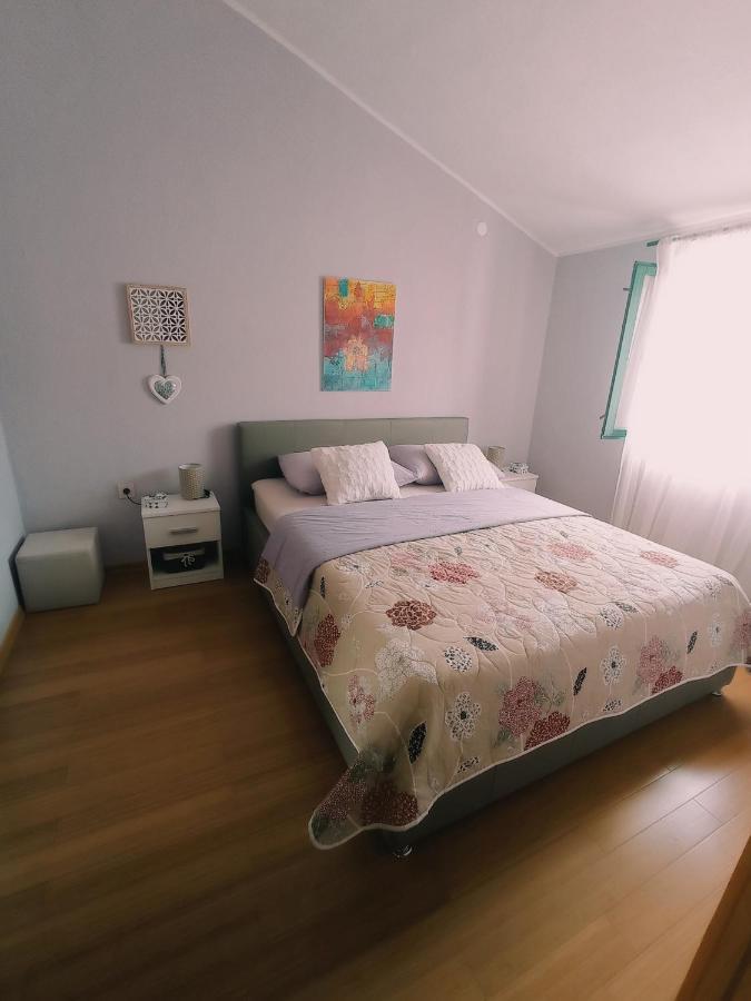 Apartment Silvija Vinišće Екстериор снимка