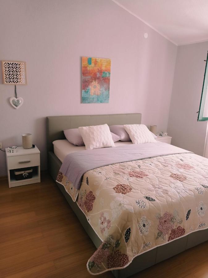 Apartment Silvija Vinišće Екстериор снимка