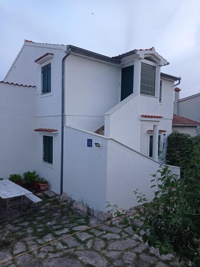Apartment Silvija Vinišće Екстериор снимка
