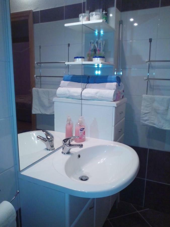 Apartment Silvija Vinišće Екстериор снимка