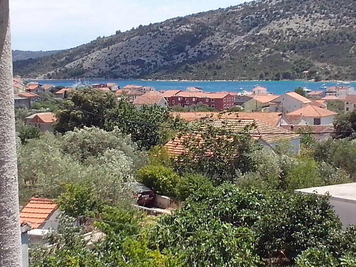 Apartment Silvija Vinišće Екстериор снимка