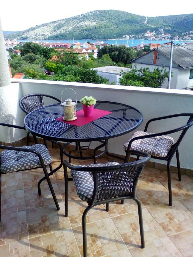 Apartment Silvija Vinišće Екстериор снимка